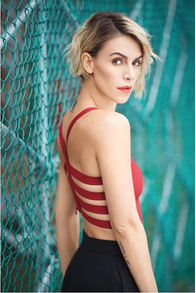Alexandra De La Mora