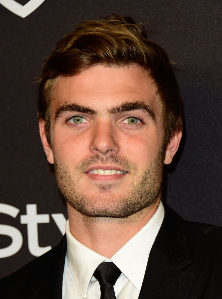 Alex Roe